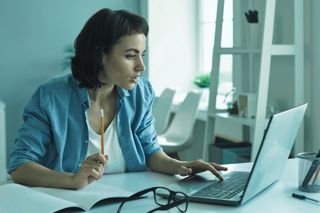 virtual assistant at work on laptop in office